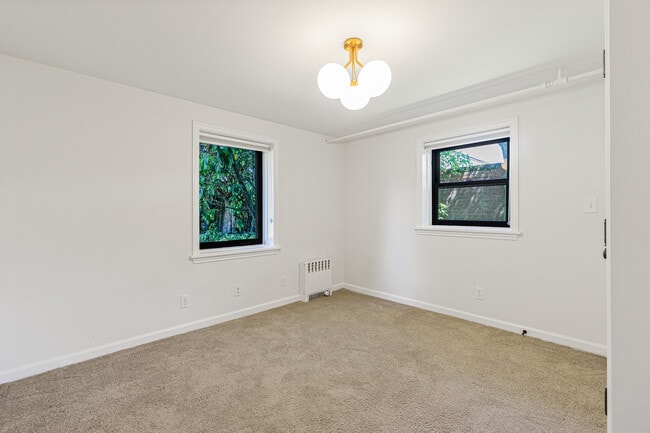 Building Photo - 3238 NE 94th St