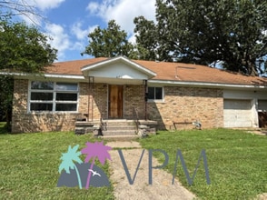 Building Photo - 686 Stamp Dr