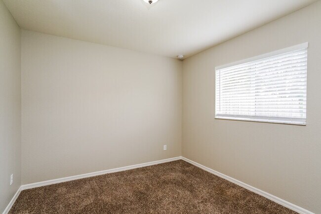 Building Photo - 3729 SW 1st Pl