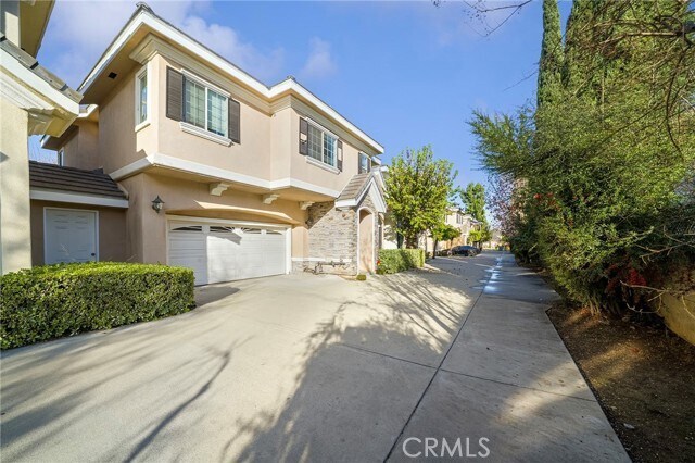 Building Photo - 527 S 5th Ave