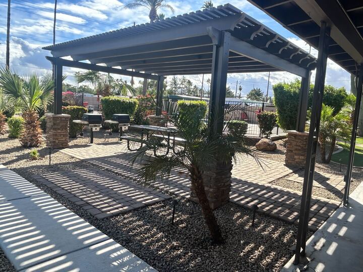 Building Photo - 530 S Alma School Rd