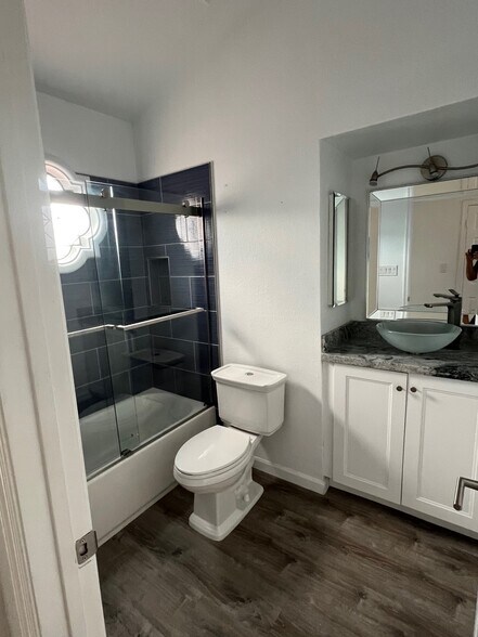 Building Photo - 7835 E Glenrosa Ave