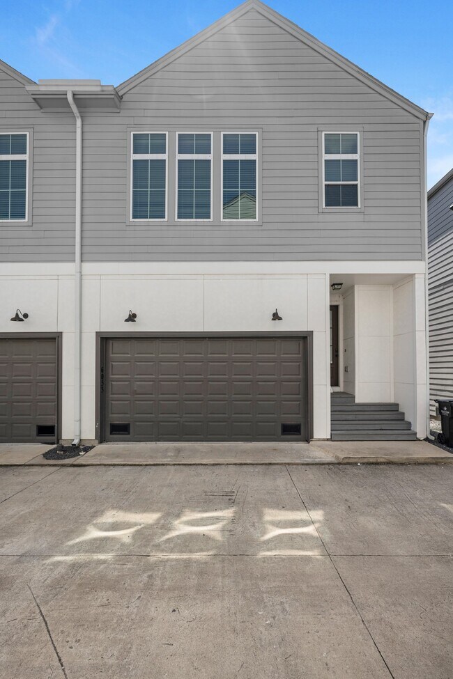 Building Photo - 6033 Cypress St