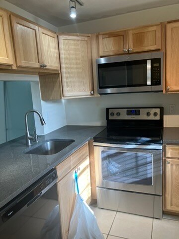 Building Photo - 9480 Poinciana Pl