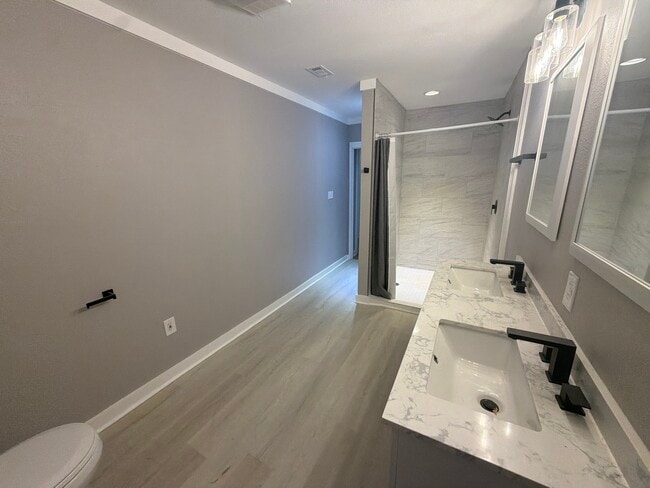 Building Photo - 1610 Dudley Ln