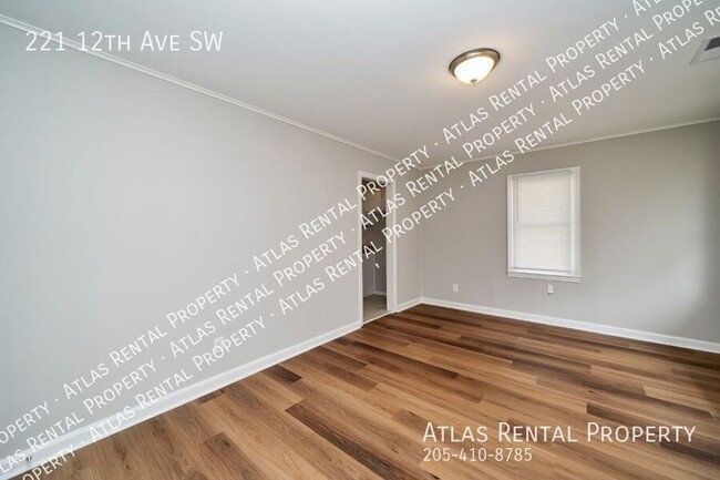 Building Photo - 221 12th Ave SW