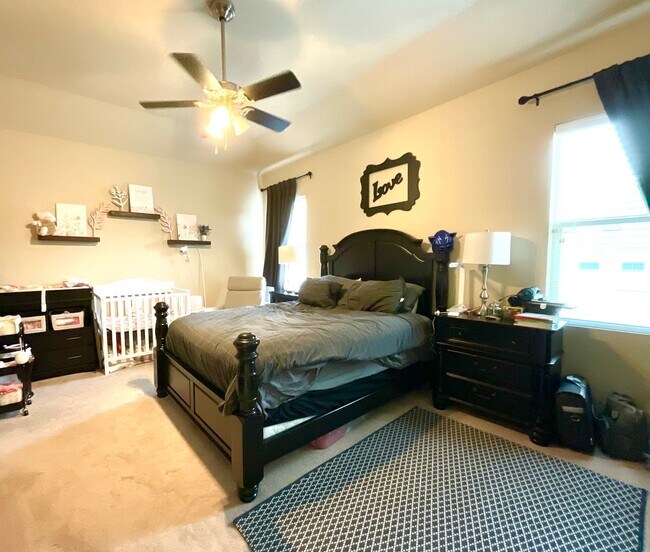 Building Photo - *COMING SOON* Modern Home with Fenced Backyard, Community Pool & Playground!