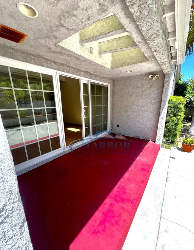 Building Photo - Charming 3 Bedroom 2 Bathroom