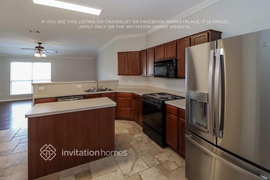 Building Photo - 3405 Charing Cross Rd