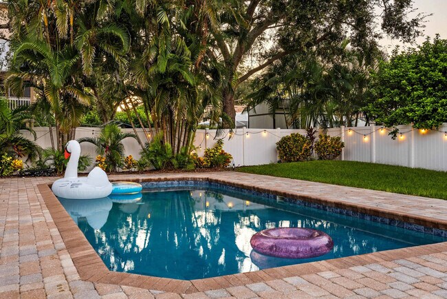 Building Photo - 12833 Poinsettia Ave