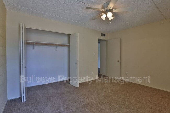 Building Photo - 4201 E Camelback Rd