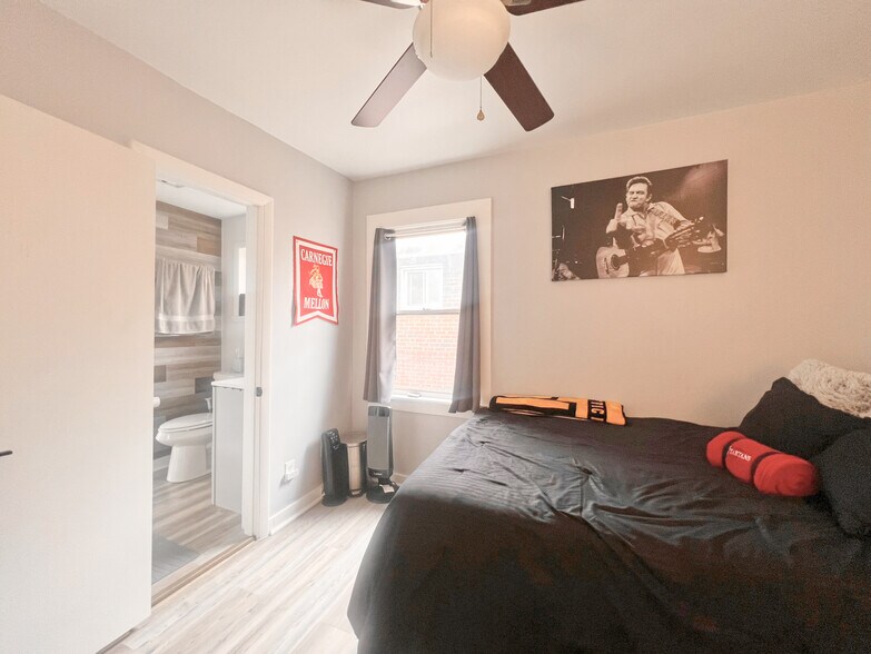 Building Photo - 5737 Hobart St