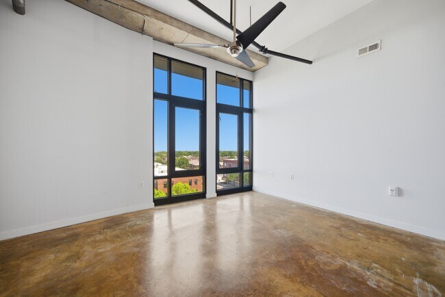 Building Photo - 415 St Pauls Blvd