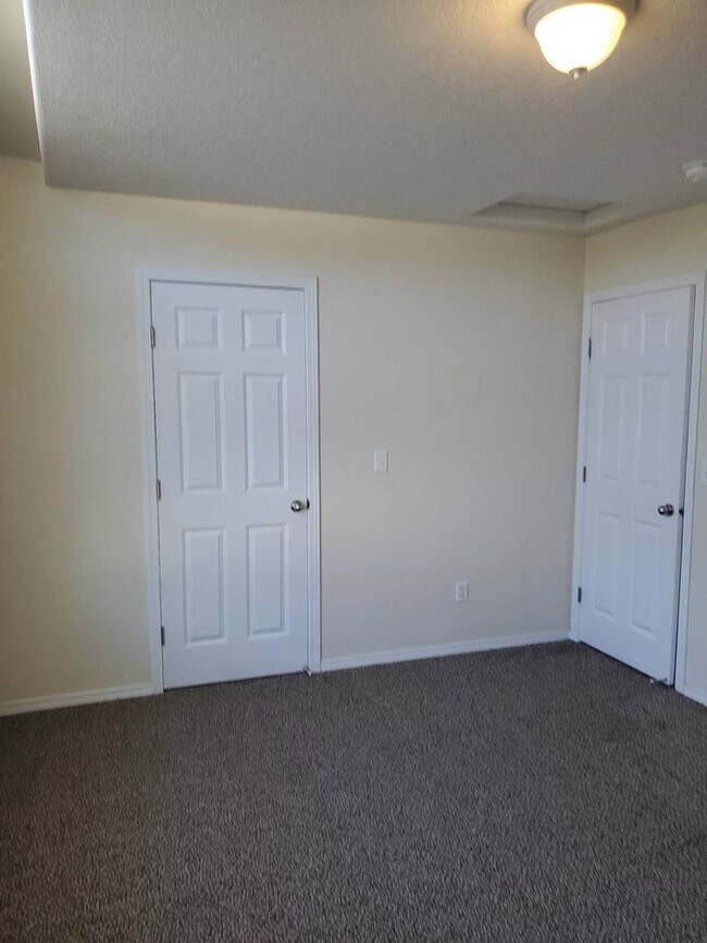 Building Photo - 460 Laguna Dr