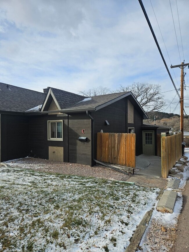 Building Photo - r1319LBP