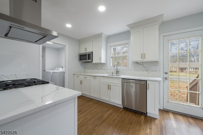 Building Photo - 6 Windsor Way