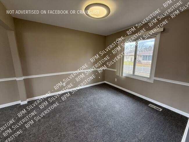 Building Photo - 5283 Rostraver Ct