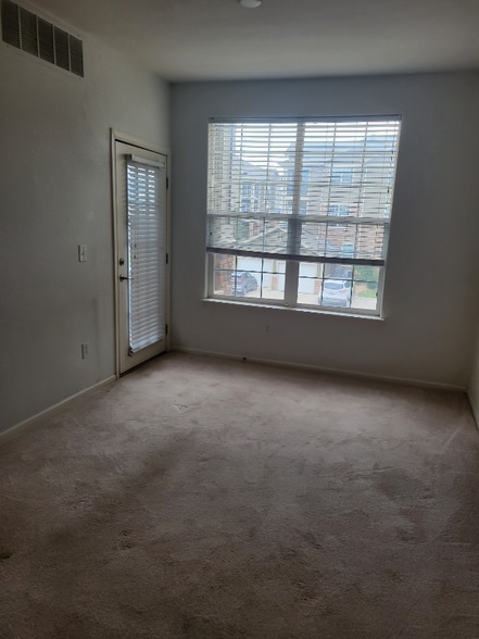 Building Photo - 1495 Blue Sky Way