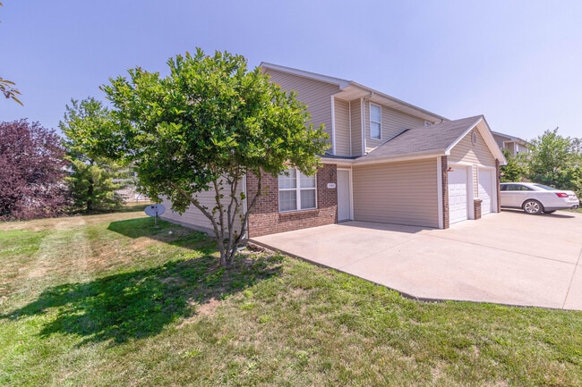 Building Photo - 1505 Raleigh Dr