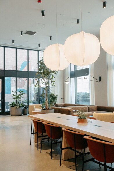 Building Photo - 755 S Clark St