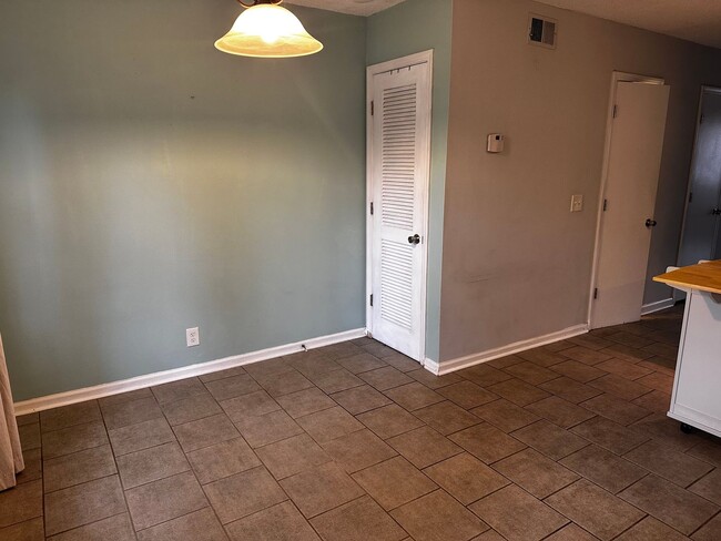 Building Photo - Sylvan Park Townhouse