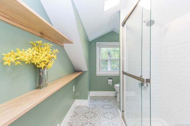 Building Photo - 211 New Canaan Rd