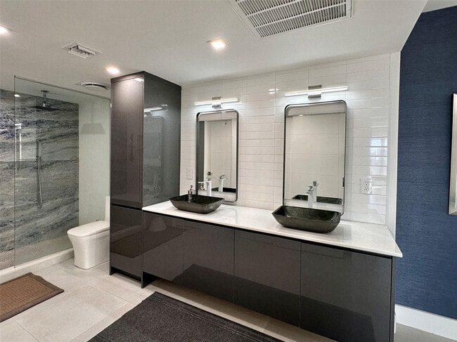 Building Photo - 209 N Fort Lauderdale Beach Blvd