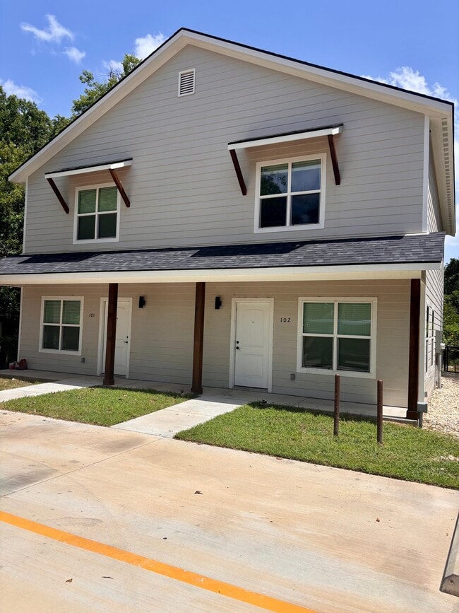 Building Photo - 1136 W Shirley St
