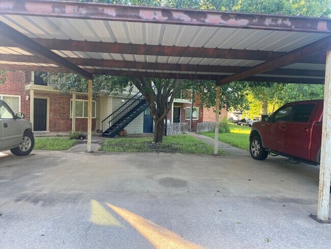 Building Photo - 5630 Brookview Ct