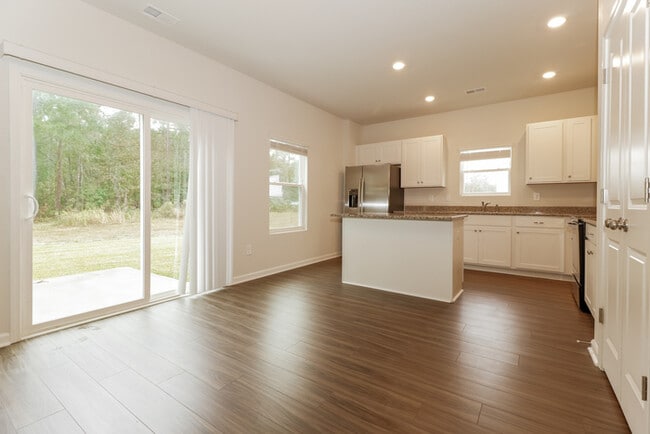 Building Photo - 131 Dorian Lp