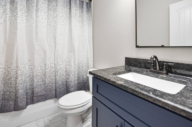Building Photo - Pet Friendly Four Bedroom with Bonus!
