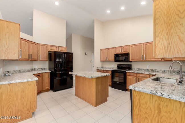 Building Photo - 7002 E Exmoor Dr