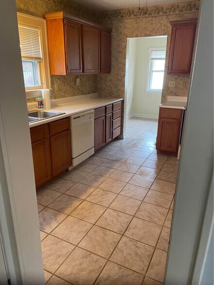 Building Photo - 320 Kenilworth Ave SE