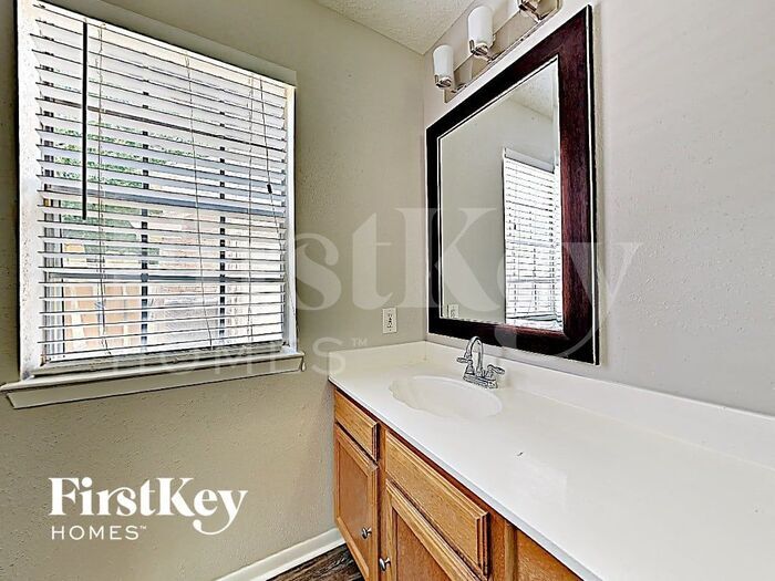 Building Photo - 18115 Brooknoll Dr