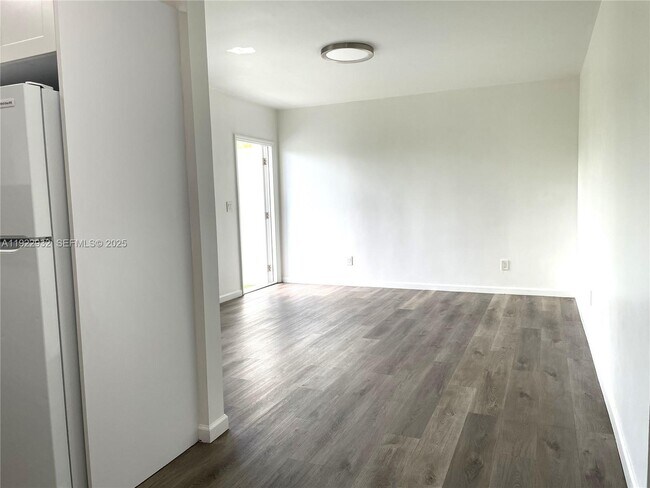 Building Photo - 17175 NE 20th Ave