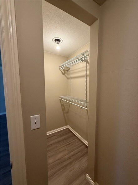 Building Photo - 1808 Lancaster Dr