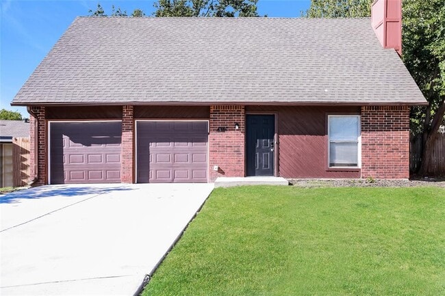 Primary Photo - 445 Larkspur Ct