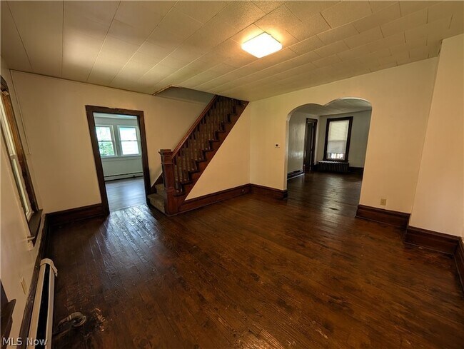 Building Photo - 339 Harris St
