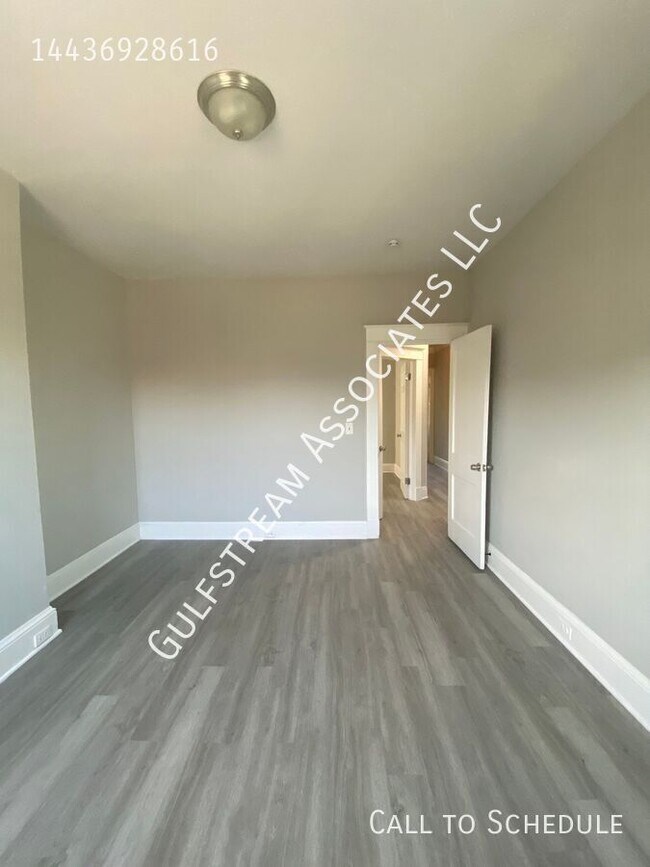Building Photo - 2926 Arunah Ave