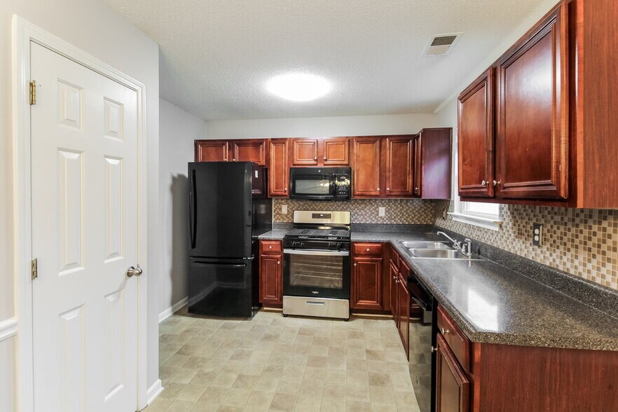 Building Photo - 4352 Arabian Way SW