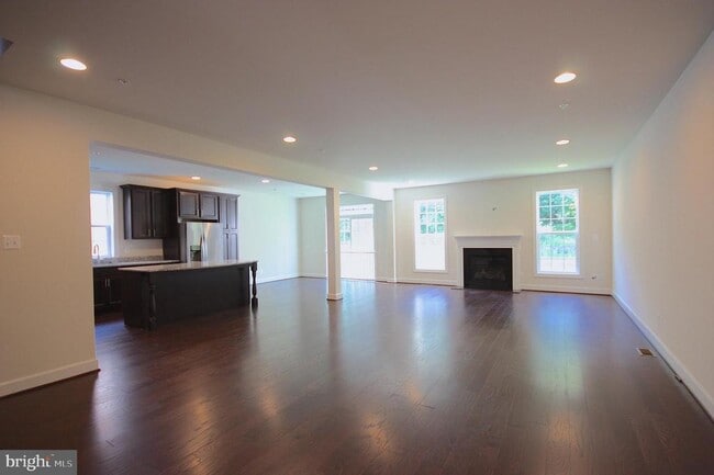 Building Photo - 10916 Fairmont Ln