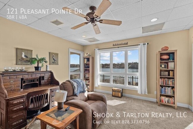Building Photo - 121 Pleasant Point Dr