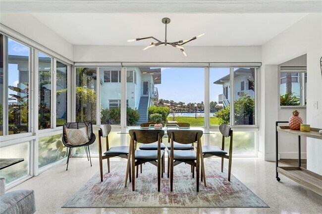 Building Photo - 425 Bayshore Dr