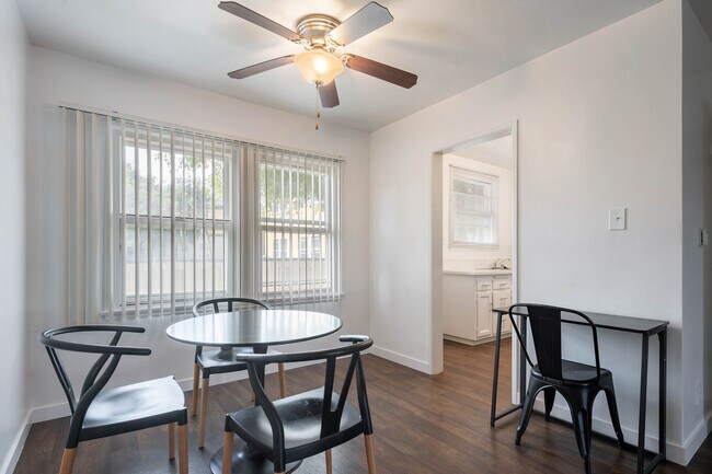 Primary Photo - 5844 W 88th St