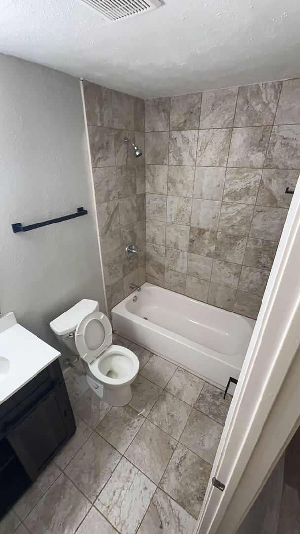 Building Photo - Beautiful 3 Bedroom House in Plano
