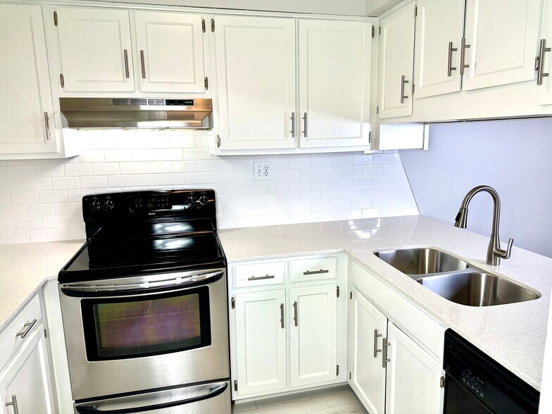 Building Photo - 124 S Sherrin Ave