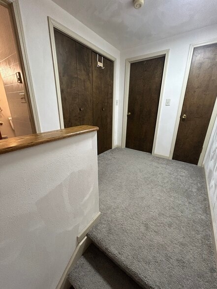 Upstairs hallway - 14 Chelsea Sq