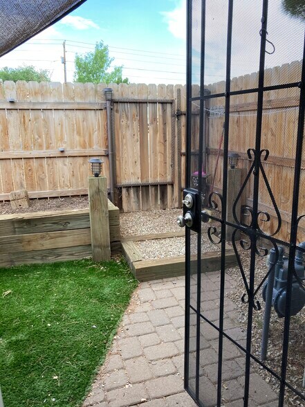 Building Photo - 5021 N Pinon Dr