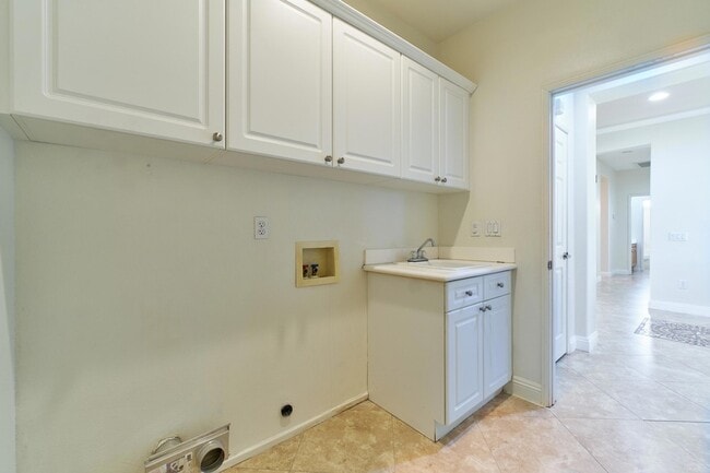 Building Photo - 82950 Vincent Dr