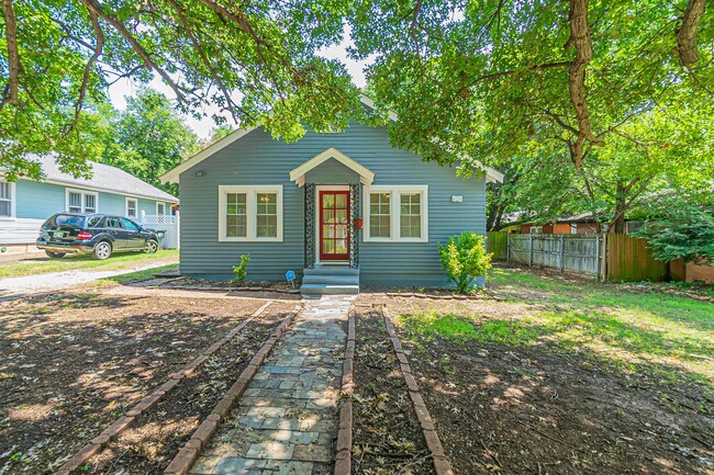 Primary Photo - Beautifully remodeled campus home!